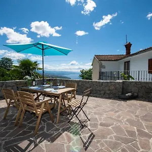 https://sunsea-house.primorje-gorskikotar.com